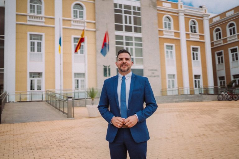 9e886a68-037a-4143-99e6-09e4b6436393