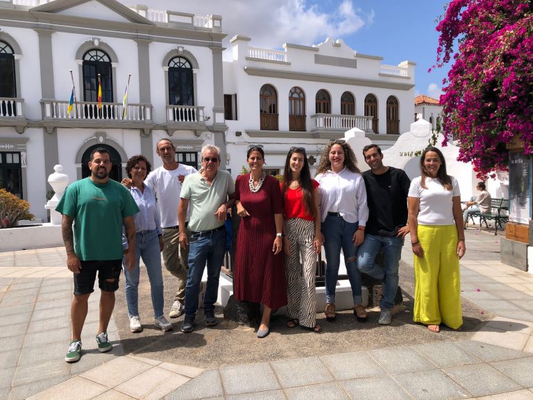 Evelia-Garcia-PMH-junto-a-miembos-de-su-candidatura-a-la-alcaldia-de-Haria