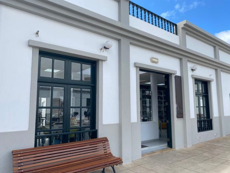 Exterior-biblioteca-Haria-1