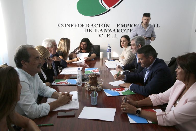 Foto-reunion-CC-Confederacion-Empresarial