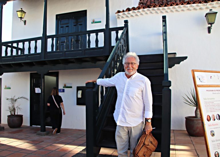 Hector-Abad-escritor-colombiano-invitado-a-la-Feria-del-Libro-de-Lanzarote