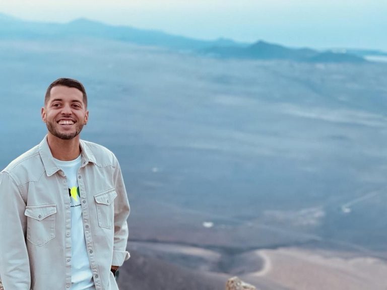 467fbd03-6b61-40ce-bba2-8248445f5ad9