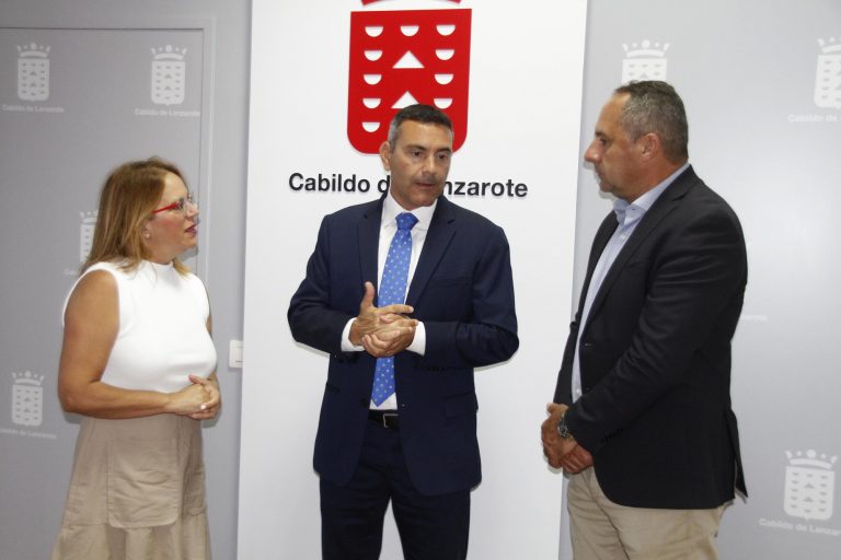 El-presidente-junto-a-Nori-Machin-y-Juan-Monzon-1