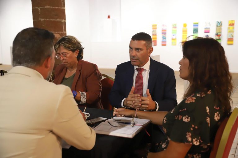 PRIMERA-REUNION-CABILDO-LANZAROTE-CON-TEGUISE-2