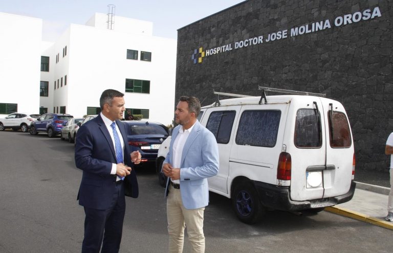 VISITA-CABILDO-LANZAROTE-A-ZONA-PARKING-HOSPITAL-2
