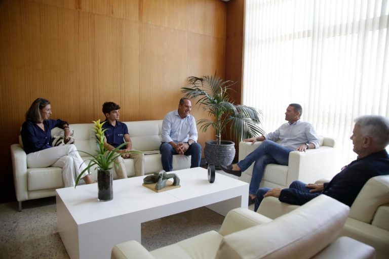 El-Cabildo-recibe-a-Mariano-Stinga-2