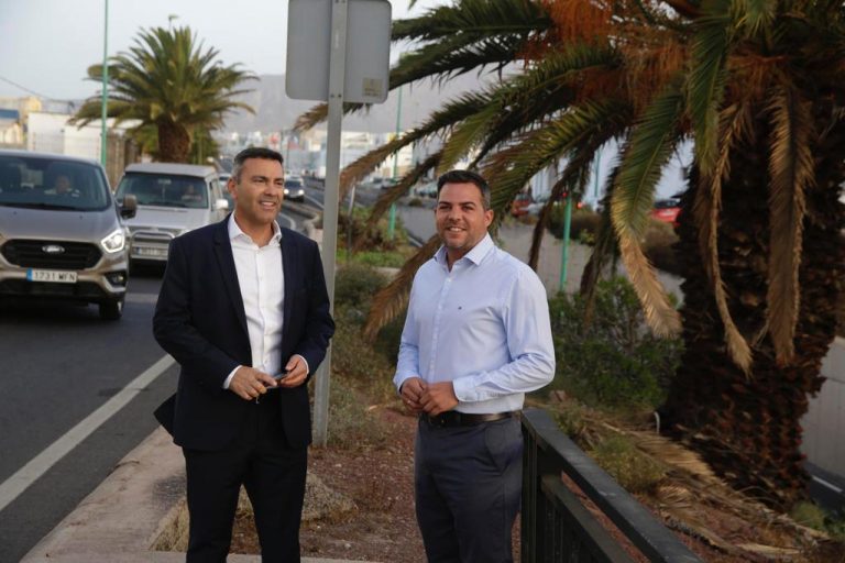 El-presidente-Oswaldo-Betancort-junto-al-vicepresidente-Jacobo-Medina-en-la-LZ-20