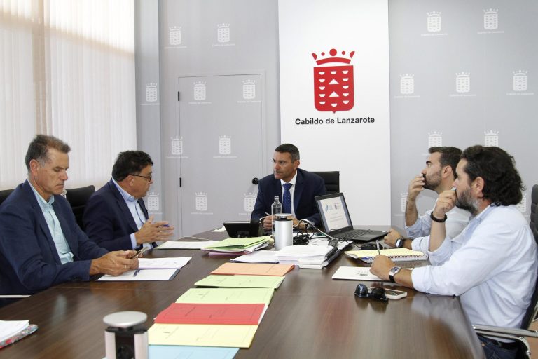 REUNION-Presidente-del-Cabildo-y-Consejero-Aguas-Gobcan