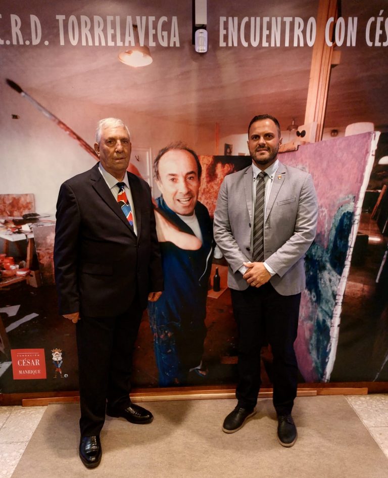 El-alcalde-de-Arrecicfe-y-el-presidente-del-Torrelavega-anoche-en-el-acto-2