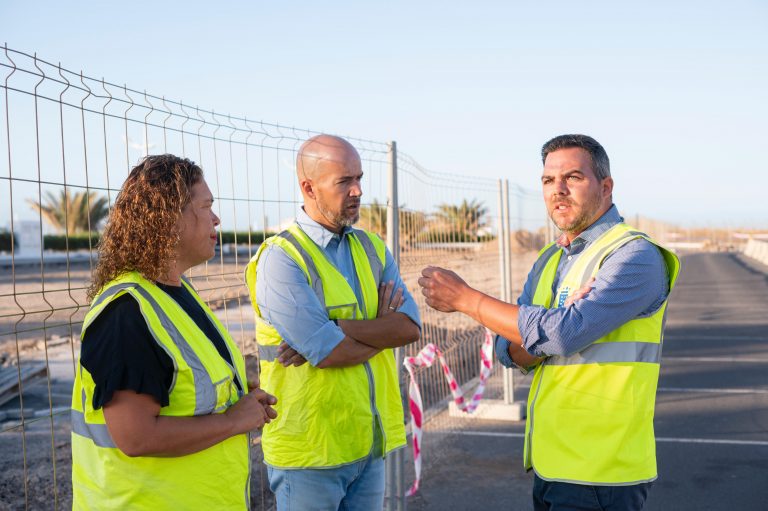 El-vicepresidente-Jacobo-Medina-junto-a-los-ediles-de-San-Bartolome-1