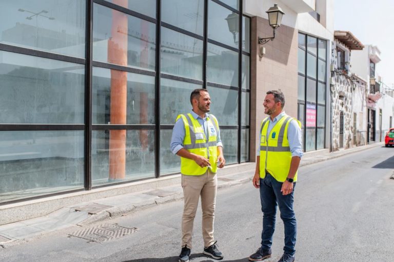 El-vicepresidente-Jacobo-Medina-junto-al-alcalde-y-concejal-de-Obras-Yonathan-de-Leon