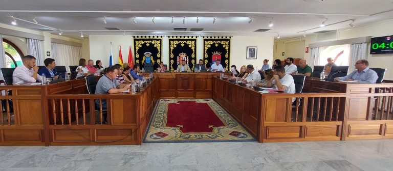 Imagen-de-la-sesion-plenaria-celebrada-este-lunes-11-de-septiembre-con-el-acuerdo-de-cesion-de-los-terrenos-para-el-Palacio-de-Congresos