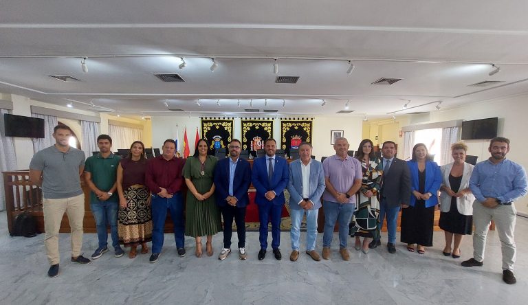 Imagen-del-nuevo-grupo-de-Gobierno-presidido-por-el-alcalde-Yonathan-de-Leon