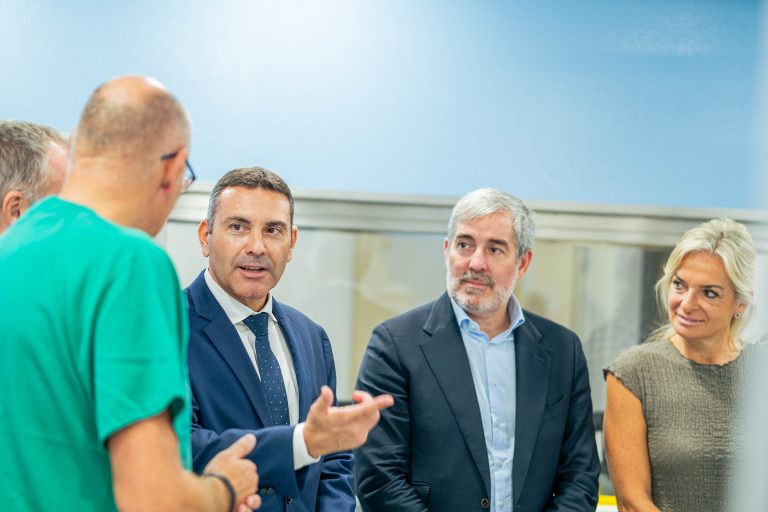 10.17.2023-VISITA-PRESIDENTE-DEL-GOBCAN-UNIDAD-DE-CARDIOLOGIA-HEMODINAMICA-HOSPITAL-DR