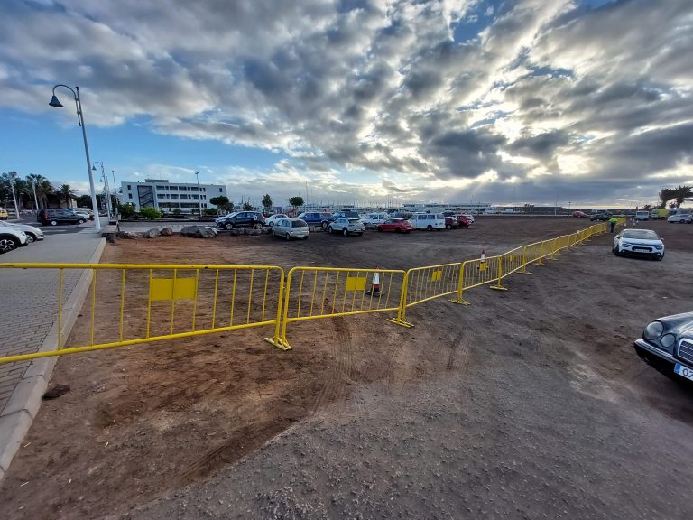 Arrecife-acondiciona-el-solar-junto-a-Ginory-para-escenarios-de-la-Navidad