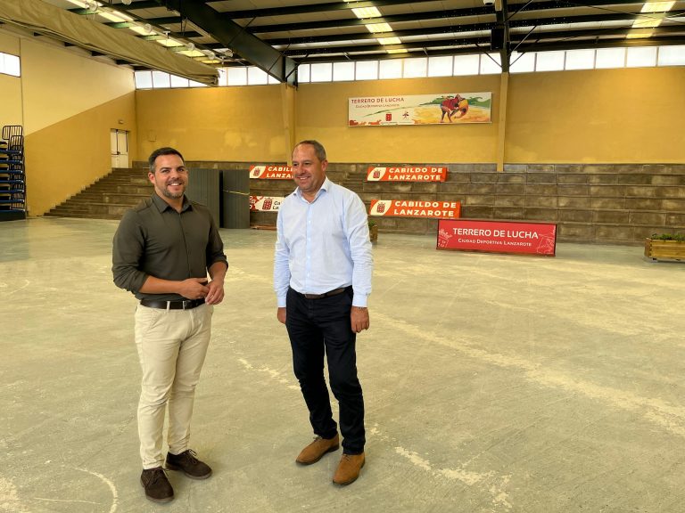 Jacobo-Medina-y-Juan-Monzon-en-el-terrero-de-lucha-de-la-Ciudad-Deportiva