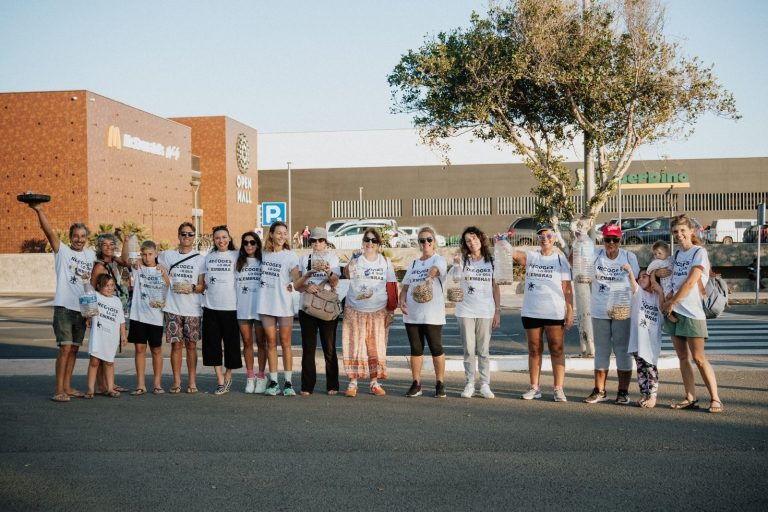 Voluntariado-participante-en-la-limpieza
