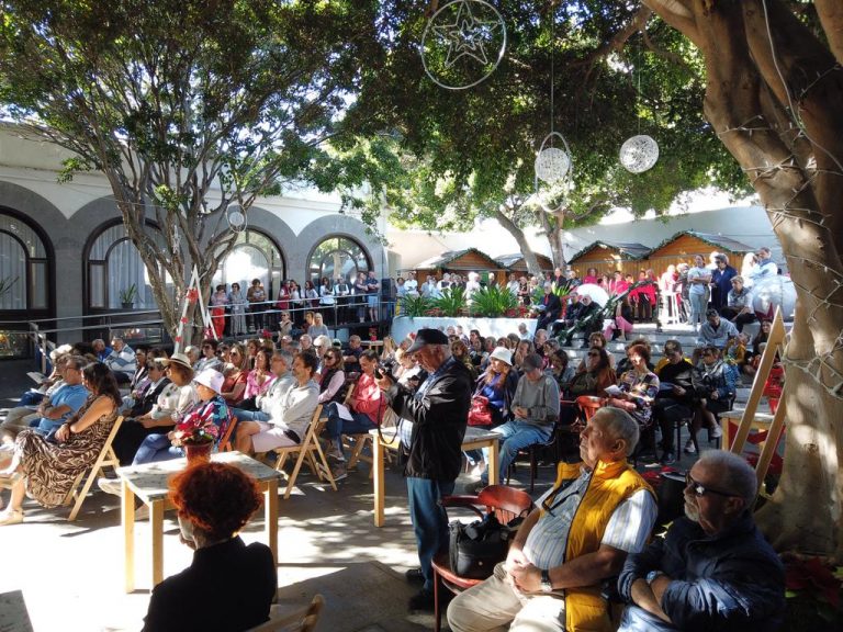 Publico-disfrutando-de-un-evento-en-La-Recova