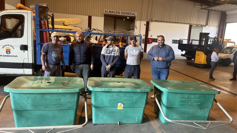 ENTREGA CONTENEDORES ANIMALES (CABILDO DE LANZAROTE) 1