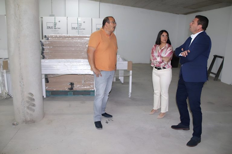 El-alcalde-y-los-concejales-de-Empleo-y-Servicios-Sociales