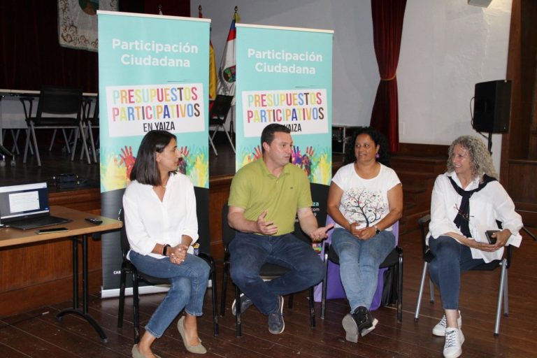 Noda-y-Cedres-junto-a-responsables-del-departamento-en-jornada-dePresupuestos-Participativos