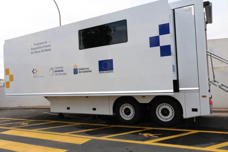 Unidad-movil-del-programa-de-deteccion-precoz-del-cancer-de-mama
