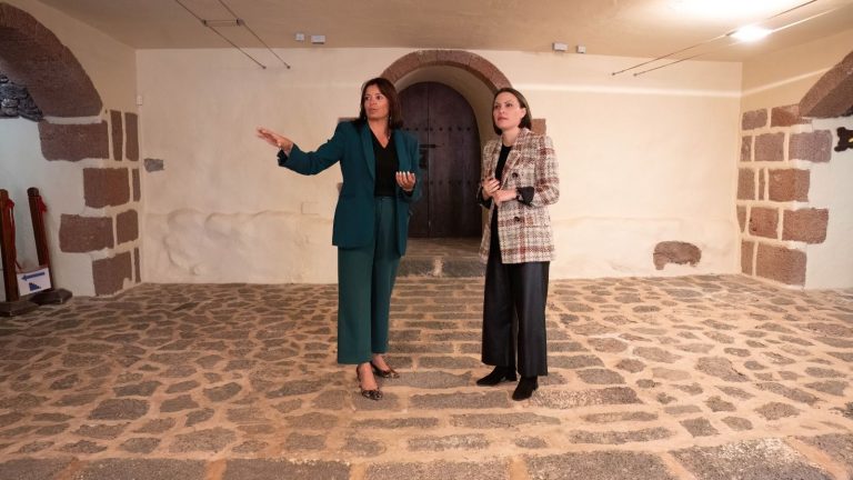 Visita-Migdalia-Machin-Consejera-Castillo-de-Santa-Barbara