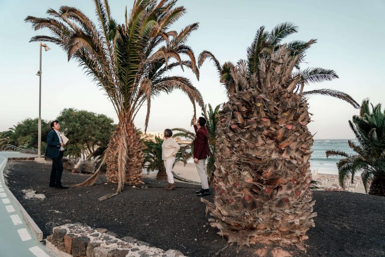 Aingela-CanTHaveras-junto-a-Marcos-Bergaz-y-David-Asorey-PSOE-en-Costa-Teguise-