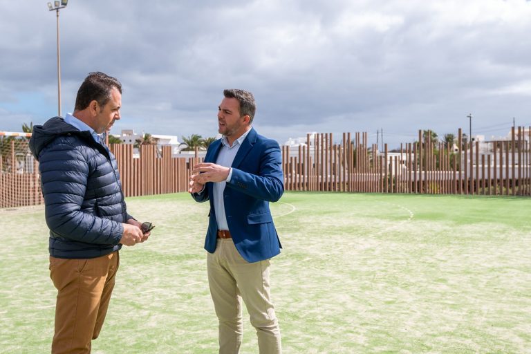 El-vicepresidente-junto-al-concejal-de-Obras-de-Haria-1