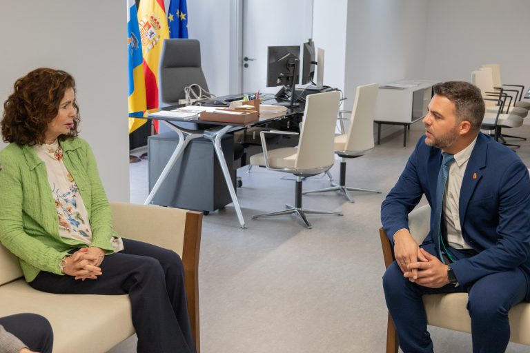 Reunion-del-vicepresidente-con-la-consejera-de-Hacienda-2