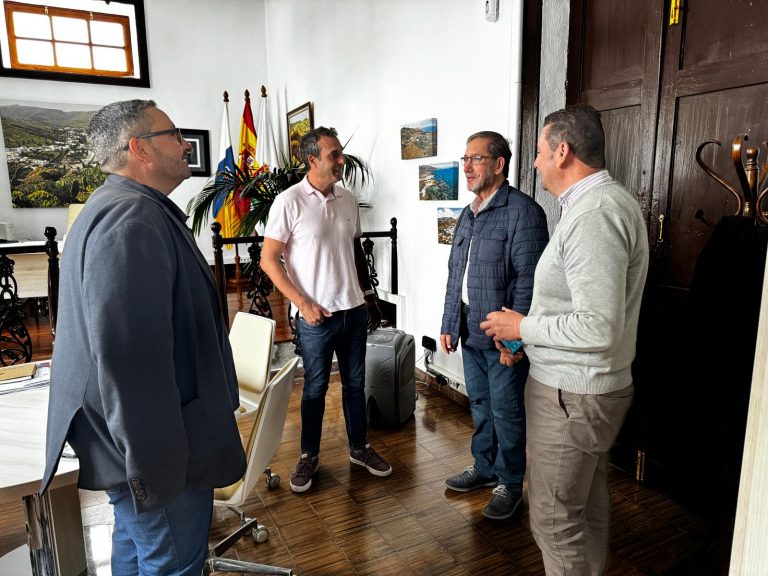 Alcalde-con-Rafael-Curbelo-juez-de-paz-1-1