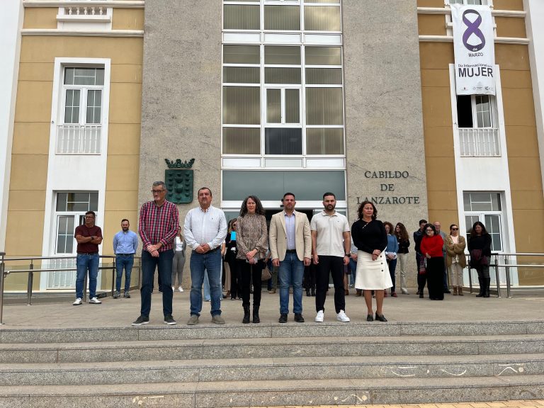 Minuto-de-silencio-en-el-Cabildo-1