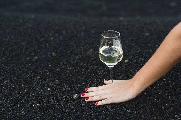 DOP-Vinos-de-Lanzarote-Consejo-Regulador-copa-vino-blanco