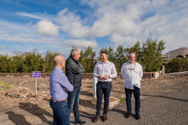 El-vicepresidente-junto-a-los-representantes-municipales-2