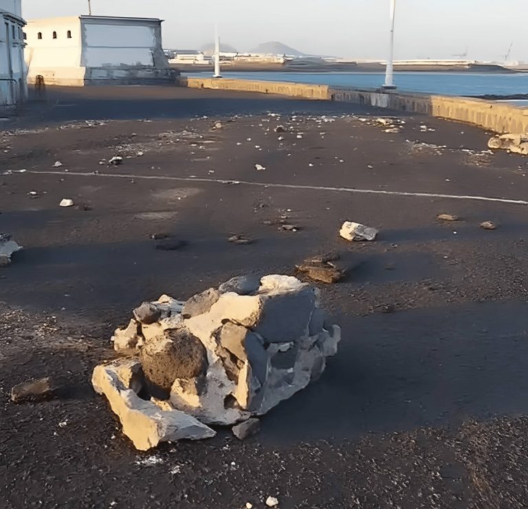 La vergüenza de Arrecife tras el último temporal, el Muelle Comercial 3