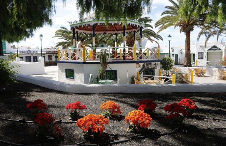 PUEBLO-MARINERO-COSTA-TEGUISE-1