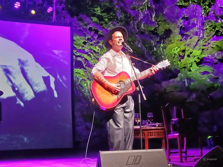 Coti en el concierto ofrecido en Jameos del Agua