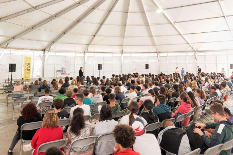 Encuentro-alumnado-con-Eloy-Moreno