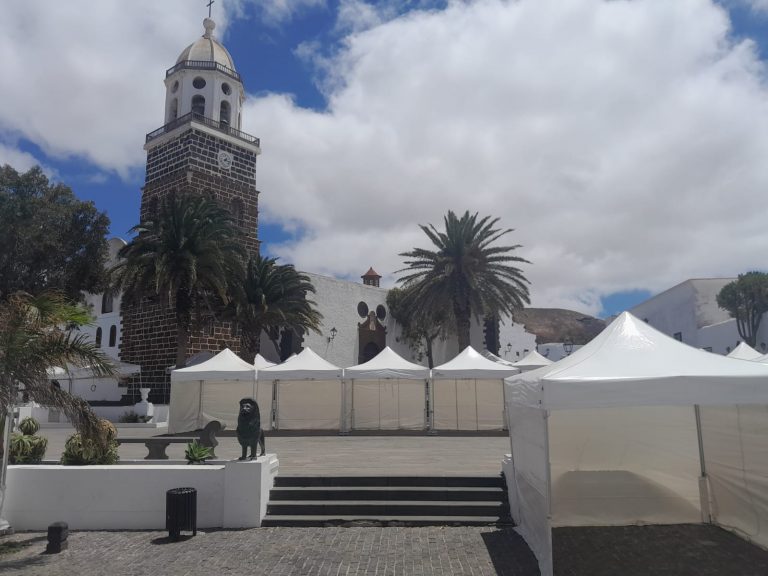 MONTAJE-FIERA-LIBRO-TEGUISE-1