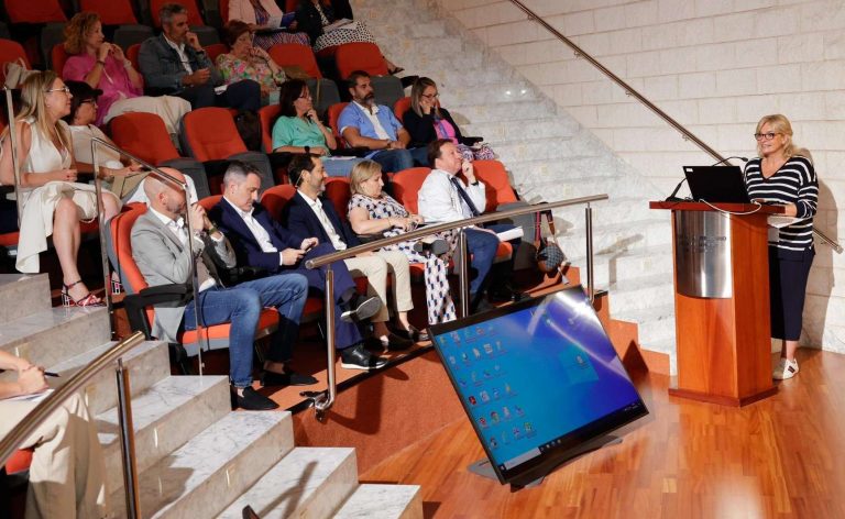 Momento de la apertura de las jornadas de humanización