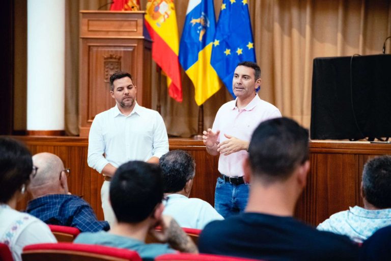 Reunio?n con los vecinos de El Golfo (2)