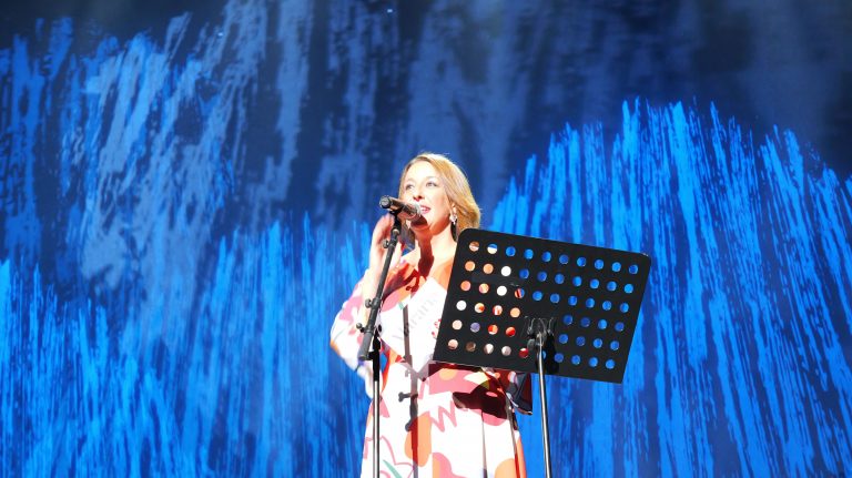 12 VICEPRESIDENTA DE MARARÍA Y PRESENTADORA DE LA GALA CARMEN DELIA REYES