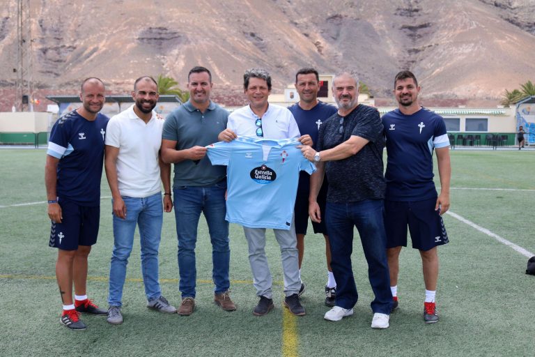 Entrega de la nueva camiseta