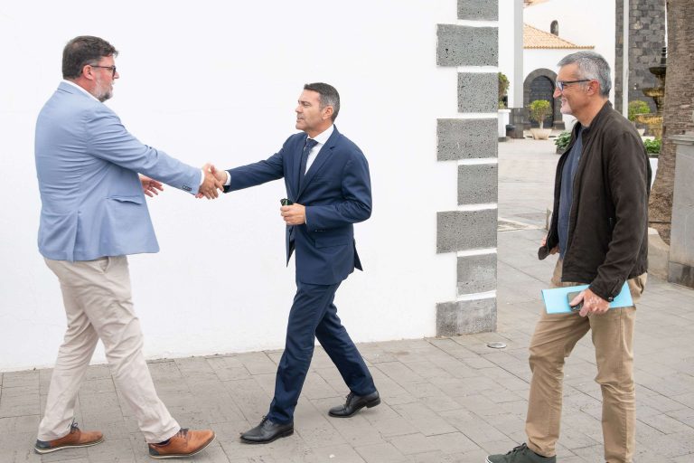 Mesa de Alcaldías celebrada en San Bartolomé (1)