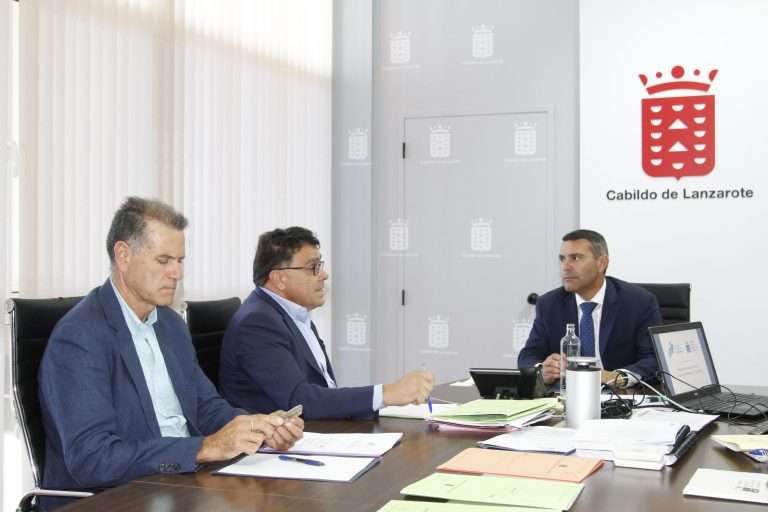 OSWALDO B, DOMINGO C Y MANUEL M (CABILDO LANZAROTE) 1