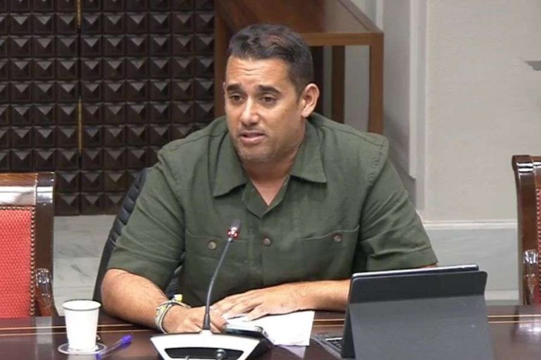 Yone? Caraballo en la comisio?n de Sanidad