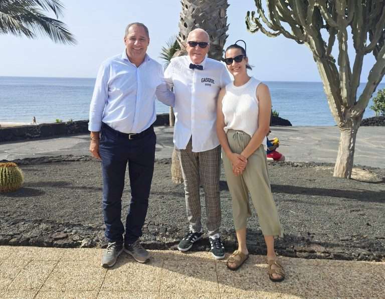 Juan Monzo?n junto a Kenneth Gasquet y Cintia Machn?in