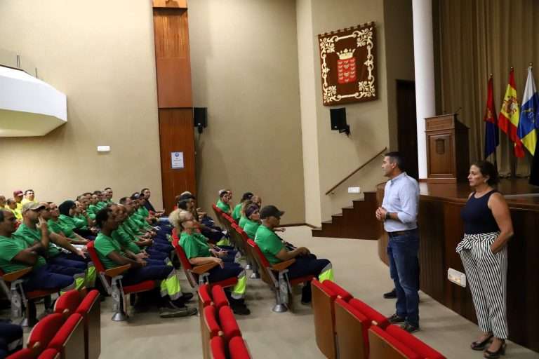 Oswaldo Betancort junto a Ascensión Toledo