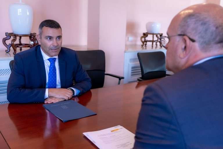 REUNIO?N OSWALDO B CON ANSELMO PESTANA