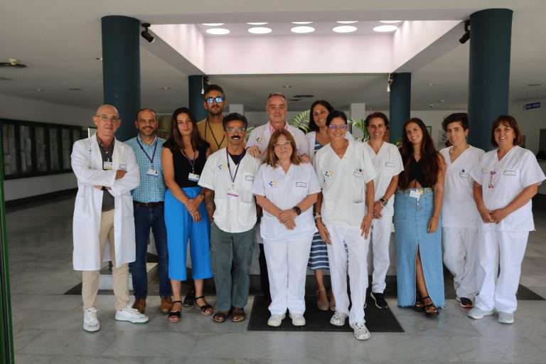 Responsables de los diferentes servicios y unidades acreditadas junto al gerente del hospital